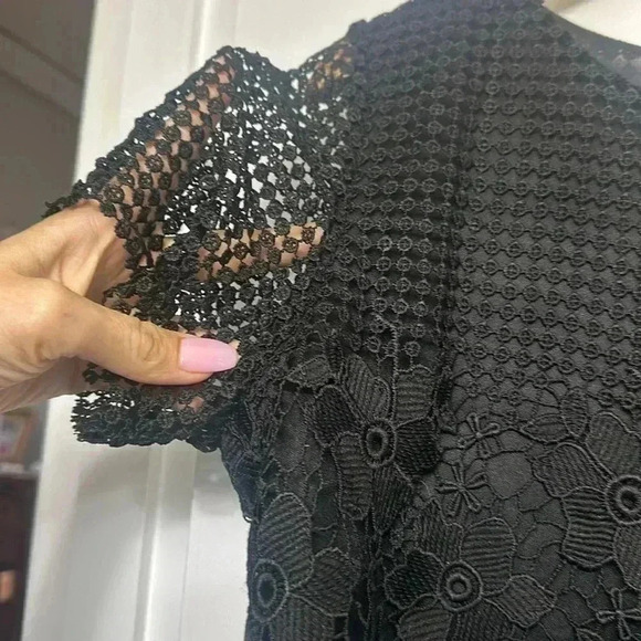 🌹 Lucy Paris Black Floral Lace Crop Top – Parisian Chic Style (Size M) - Picture 6 of 10